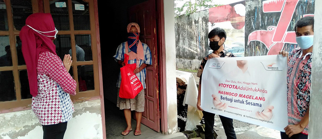 Toyota dan Dealer Seluruh Indonesia Donasikan Peralatan Pencegahan COVID-19 dan Kebutuhan Pokok